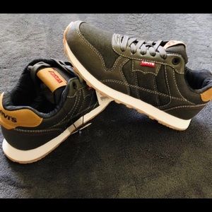Levi’s sneakers sizes 7.5